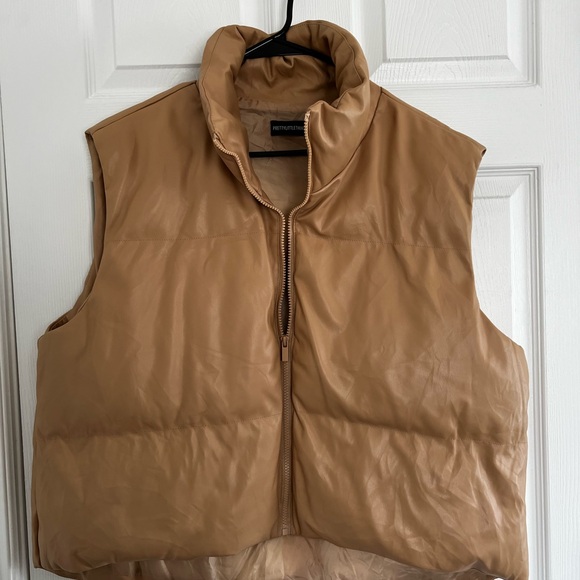 PrettyLittleThing Beige faux leahther Puffer Vest - Picture 1 of 2